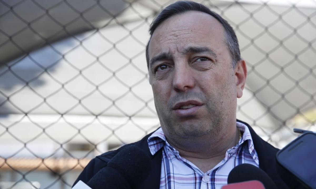 O deputado delegado Fernando Francischini concede entrevista aos jornalistas (Foto: Tânia Rêgo/ Agência Brasil)