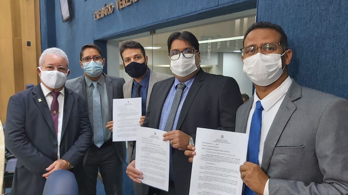 Ricardo Marques apresenta aos vereadores o requerimento de CPI da Covid em Aracaju (Foto: Assessoria Ricardo Marques | Navarro Comunicação)