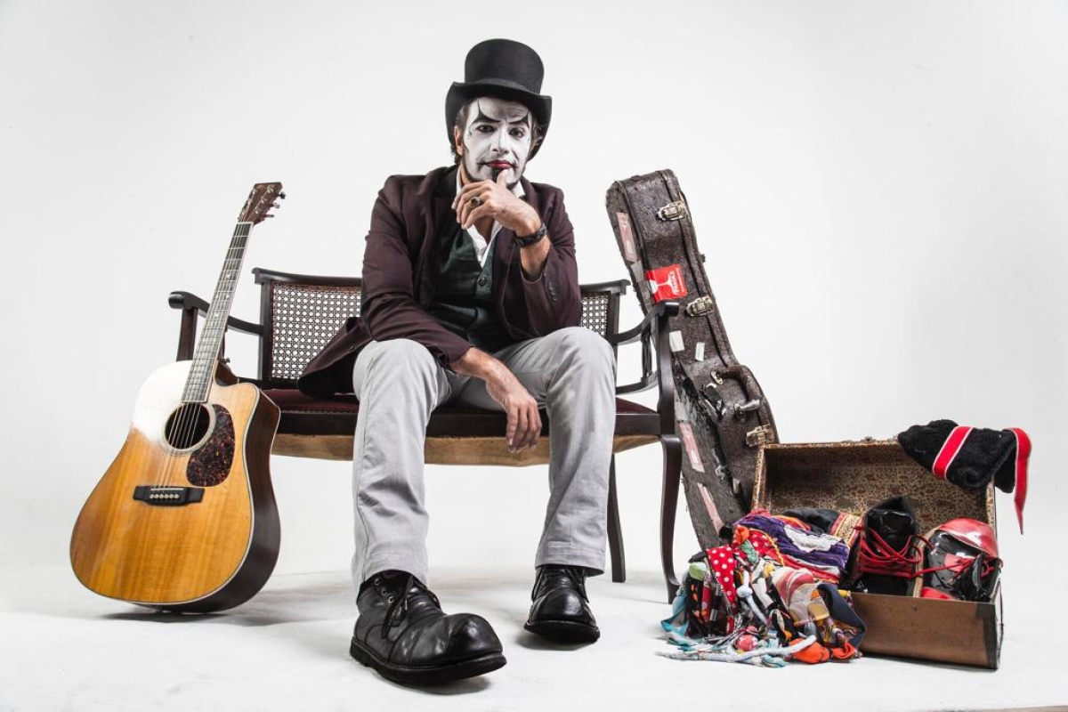 Fernando Anitelli faz show com repertório de "O Teatro Mágico" em Aracaju (Foto: Divulgação)