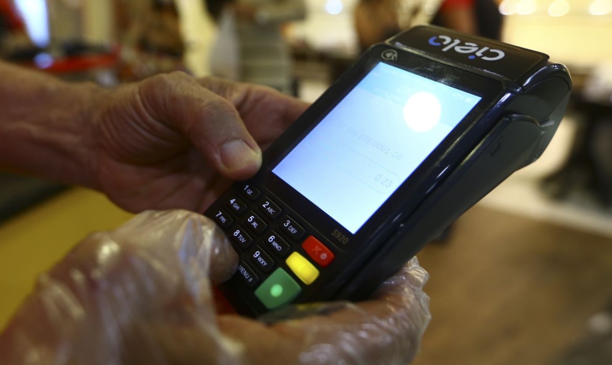 Compras com cartões crescem 35% e movimentam R$ 680 bi no 3º trimestre (Foto: Marcelo Camargo/ Agência Brasil)