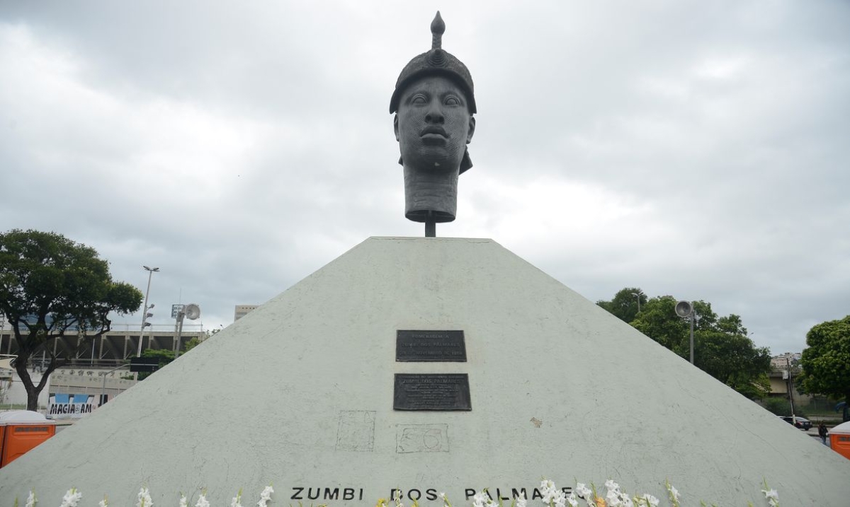 O dia da Consciência Negra tem homenagens no monumento Zumbi dos Palmares, no centro do Rio de Janeiro (Foto: Tomaz Silva/ Agência Brasil)