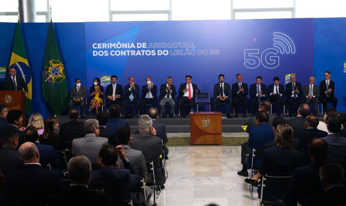 Governo e empresários assinam termo de concessão do 5G (Foto: Valter Campanato/ Agência Brasil)
