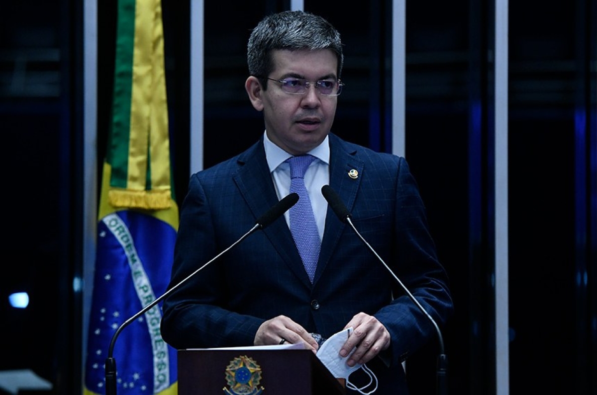 Para o relator, Randolfe Rodrigues, a proposta se limita a criar medidas emergenciais decorrentes da pandemia e é um avanço para que, no futuro, os direitos trabalhistas da categoria sejam rediscutidos (Foto: Agência Senado)