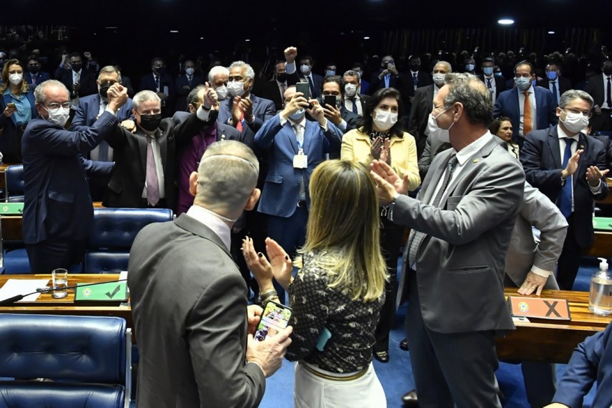 Senadores comemoram em Plenário a escolha do senador Antonio Anastasia (segundo à esquerda) - Foto: Waldemir Barreto/ Agência Senado