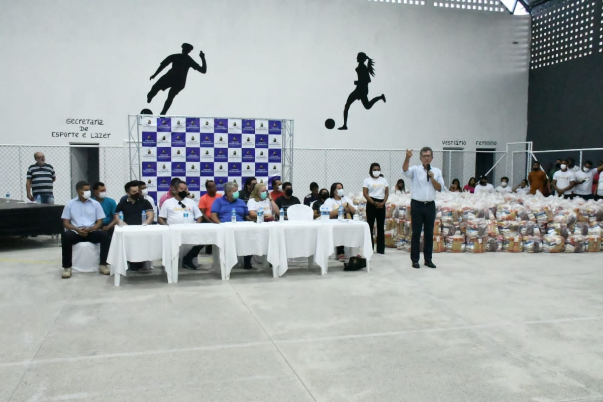 Laércio Oliveira prestigia inauguração de ginásio de esportes em Santana de São Francisco (Foto: Assessoria Laércio Oliveira)