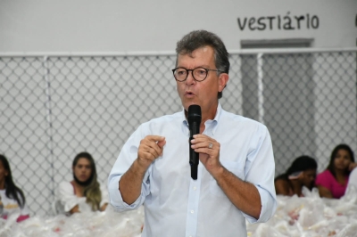 Laércio Oliveira prestigia inauguração de ginásio de esportes em Santana de São Francisco (Foto: Assessoria Laércio Oliveira)