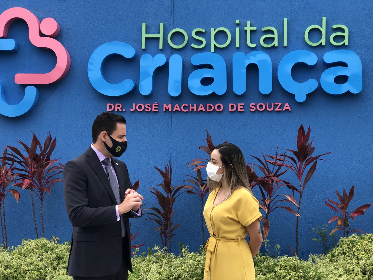 Após infiltração, Rodrigo Valadares faz fiscalização no Hospital da Criança em Aracaju (Foto: Assessoria Rodrigo Valadares)