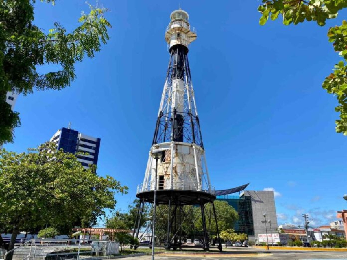 Tombado em 1995, antigo Farol de Aracaju está abandonado (Foto: Valesca Montalvão/ Site Iran Barbosa)