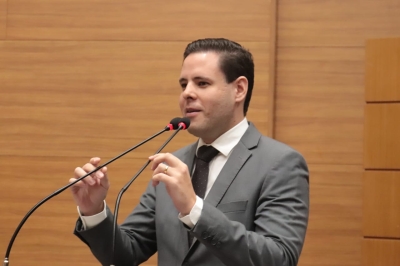 Rodrigo Valadares protocola ação popular contra vacinação obrigatória em Aracaju (Foto: Assessoria Rodrigo Valadares)