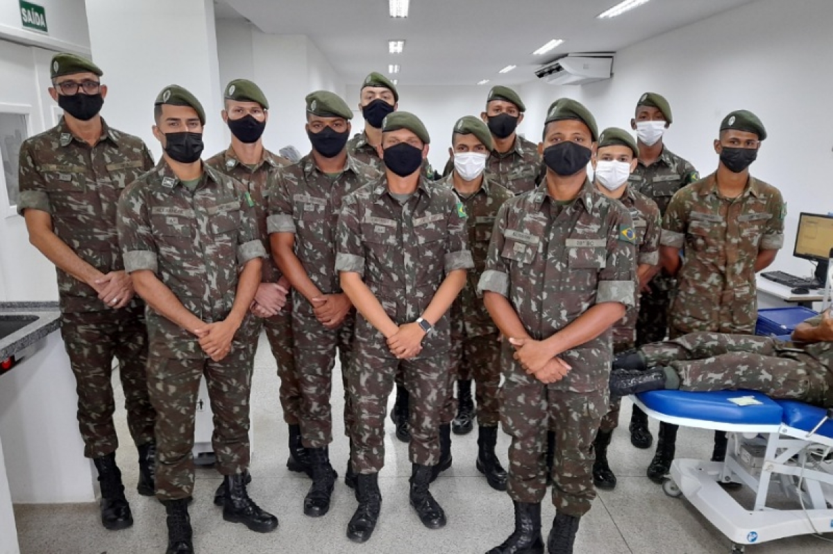 Militares doam sangue para colaborar com estoques do Hemose (Foto: SES/SE)
