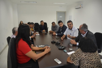 Início das discussões em reunião no MPF/SE (Foto: Assessoria Luciano Pimentel)