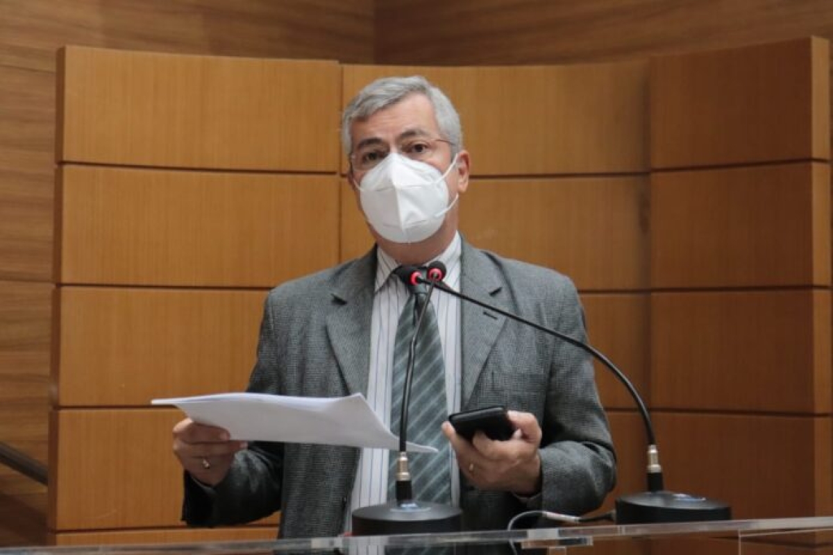 Iran Barbosa anunciou que protocolou a Indicação para que o governador receba a Comissão de Negociação (Foto: Jadilson Simões/ Alese)