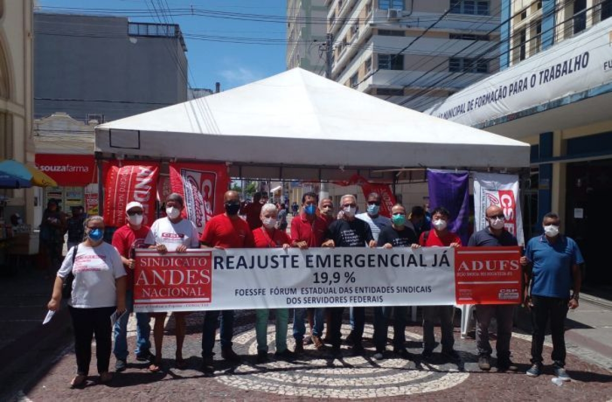 Em Aracaju e Brasília: servidores públicos federais vão às ruas (Foto: CUT/SE)