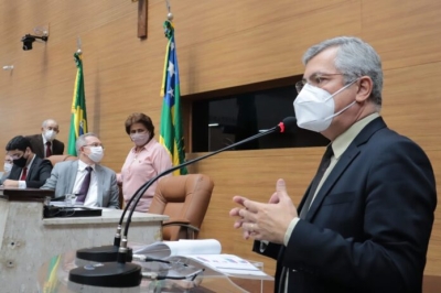 Para Iran, enxugamento das contas do Estado se deu às custas dos servidores (Foto: Jadilson Simões/ Alese)