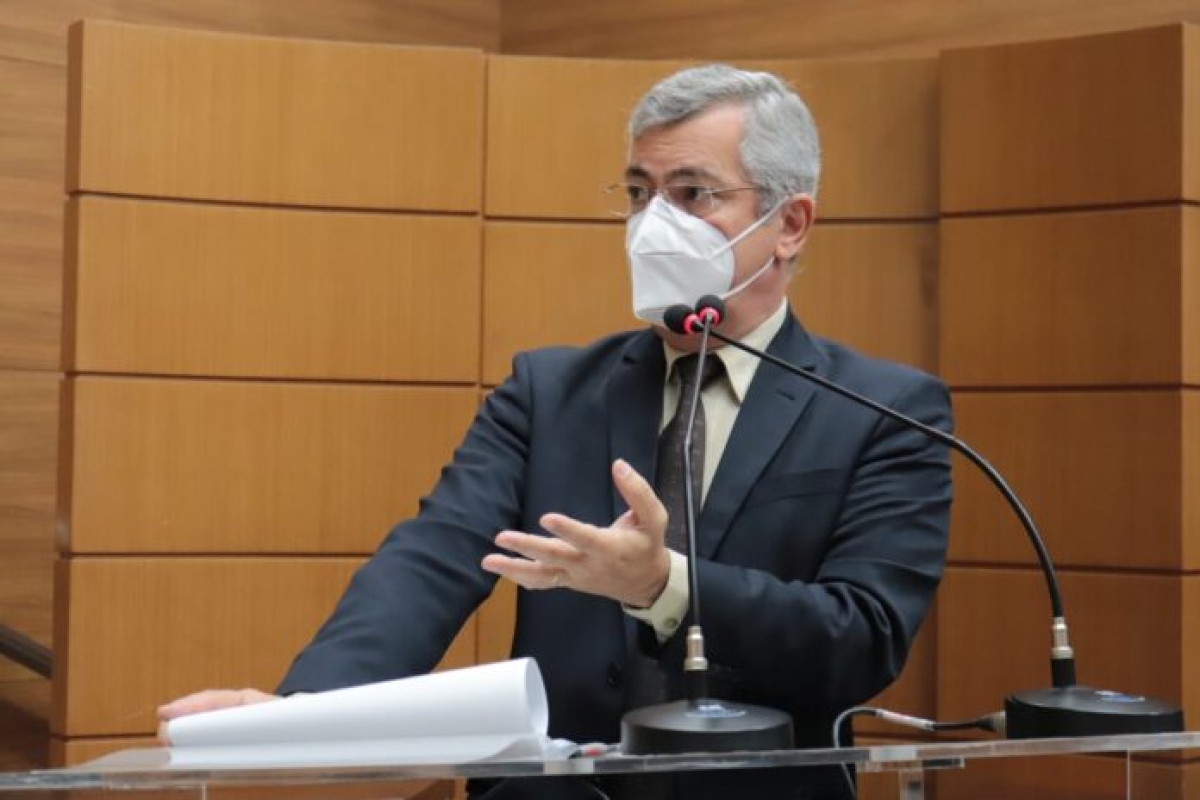Deputado Iran Barbosa lamentou o desinvestimento do Estado em educação (Foto: Jadilson Simões/ Alese)
