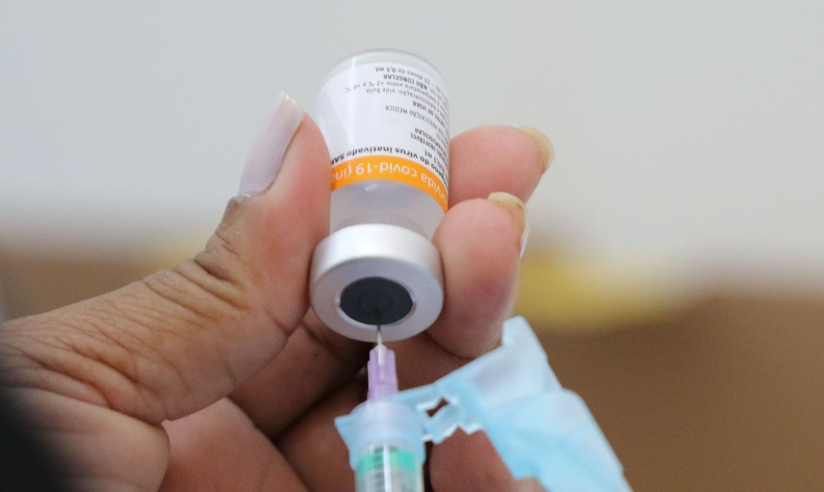 Após pico da �?micron, aumentar vacinação pode bloquear coronavírus (Foto: Fabio Rodrigues-Pozzebom/ Agência Brasil)