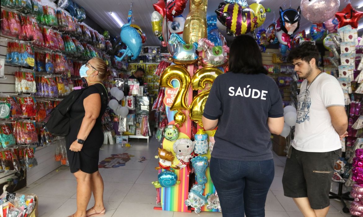 Ao menos 11 unidades federativas flexibilizaram uso de máscaras  (Foto: Tânia Rêgo/ Agência Brasil)