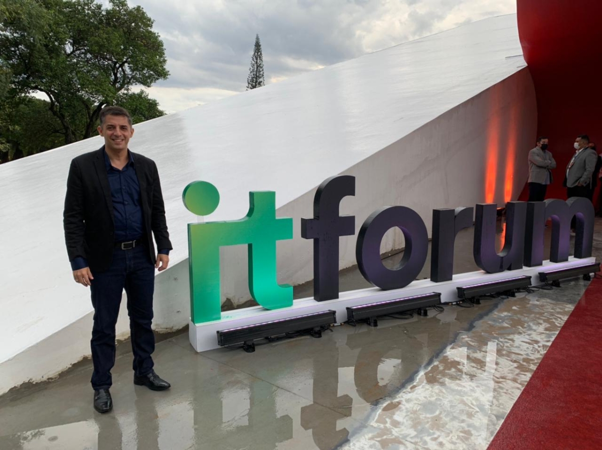 Fábio Santos, docente da Unit, é finalista do Prêmio Executivo de TI do Ano 2022 (Foto: Asscom Unit)