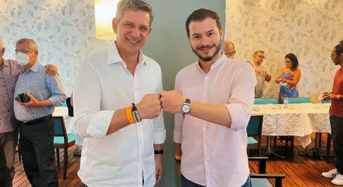 O presidente nacional do PSOL Juliano Medeiros esteve num café da manhã ao lado dos dirigentes estaduais dos dois partidos e do pré-candidato Rogério Carvalho (Foto: Site Rogério Carvalho)