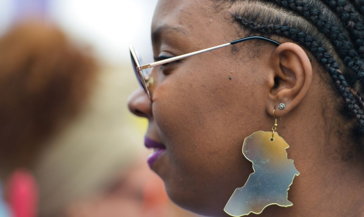 Negros e mulheres chefes de família são maiores vítimas da pandemia (Foto: Marcello Casal Jr./ Agência Brasil)
