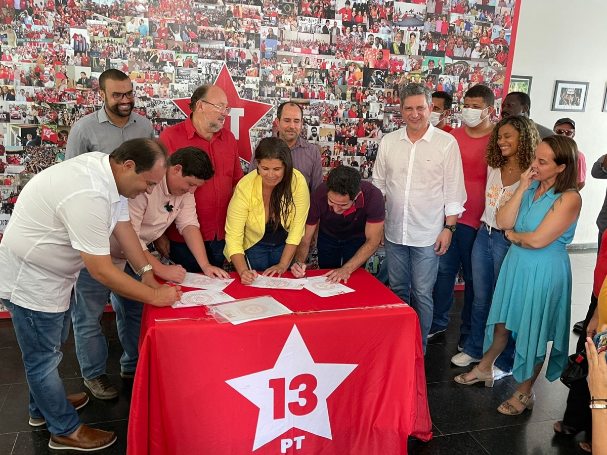 PT realiza novas filiações: João Marcelo; Robson Viana; Breno Silveira; Ledinha e Ulices (Foto: Assessoria Sergipe Pode Mais)