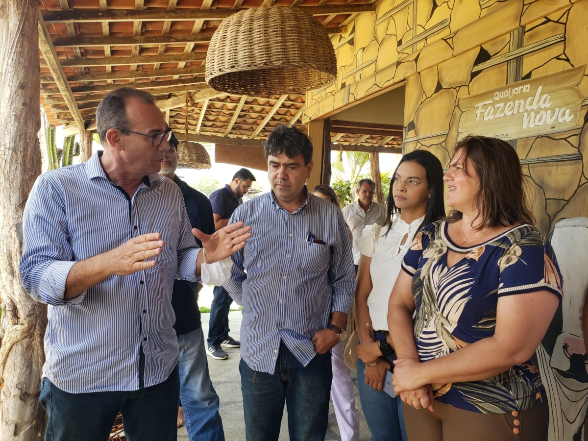 Em Nossa Senhora da Glória, Zezinho Sobral acompanha avanços da Lei das Queijarias (Foto: Assessoria Zezinho Sobral)