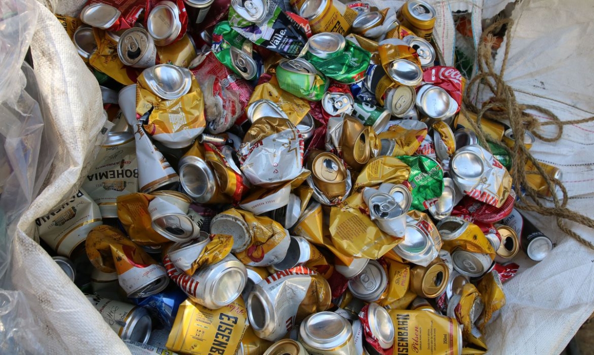Latas de alumínio destinadas a reciclagem (Foto: Rovena Rosa/ Agência Brasil)