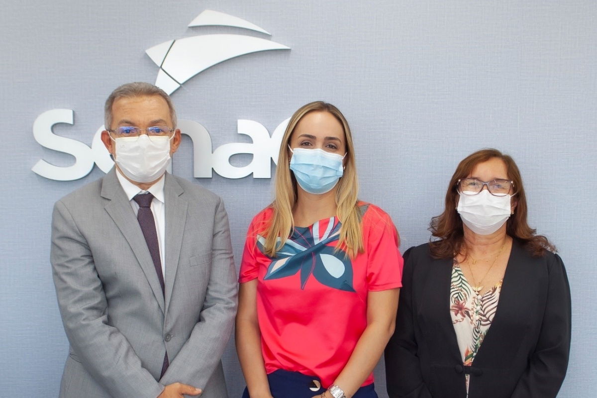 Durante a renovação do convênio, estiveram presentes o secretário da Sefaz, Marco Antônio Queiroz, a Superintendente de Administração e Finanças, Denise Almeida Costa e a diretora regional do Senac, Priscila Dias Felizola (Foto: Marketing/ Senac)
