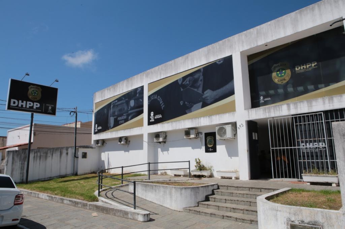 Polícia apreende adolescente acusado de matar motociclista na Orla (Foto: SSP/SE)