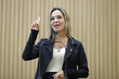 "�? um forno e também não tem gerente", denuncia Sheyla Galba sobre unidade de saúde do bairro Industrial (Foto: Assessoria Sheyla Galba)