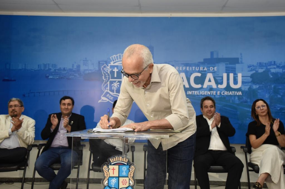 Prefeito Edvaldo regulamenta Lei de Liberdade Econômica e assina convênio com a Jucese (Foto: Ana Lícia Menezes/ PMA)