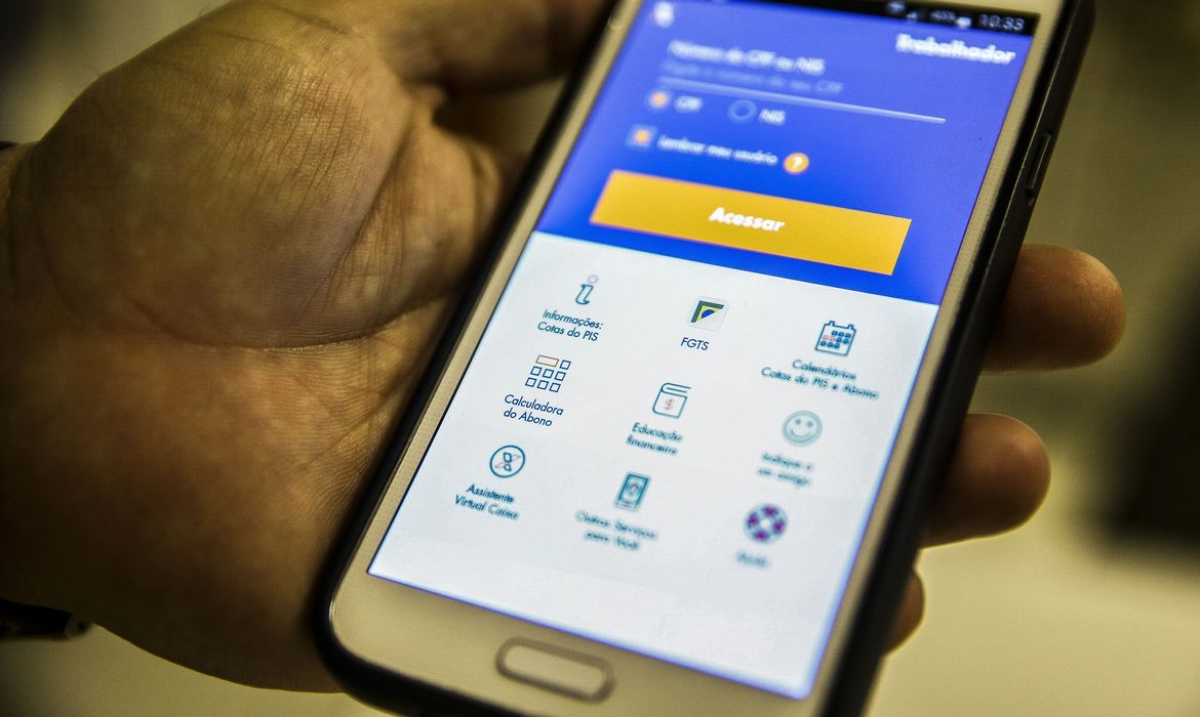 Trabalhadores nascidos em abril podem sacar até R$ 1 mil do FGTS - Foto: Marcelo Camargo | Agência Brasil