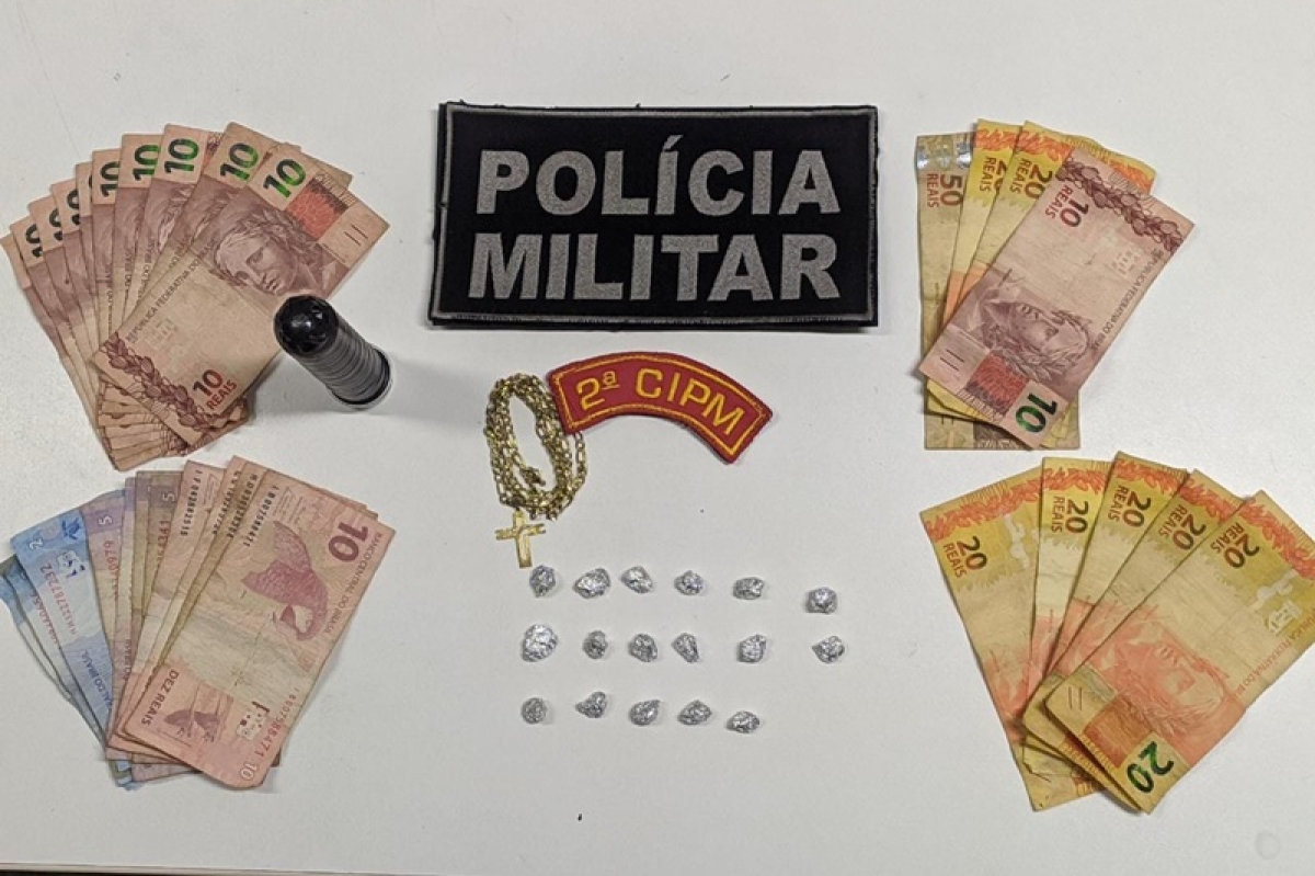 PM flagra homem com 17 pedras de crack na Barra dos Coqueiros - Foto: PM/SE