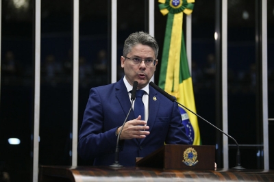 Em discurso, à tribuna, senador Alessandro Vieira - Foto: Pedro França/Agência Senado