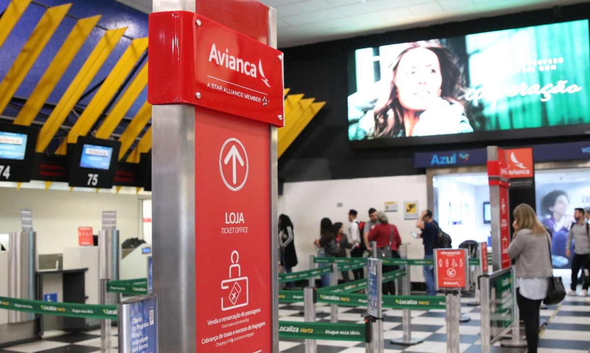 Passageiros da Avianca esperam para serem remanejados para voos de outras companhias aéreas no Aeroporto de Congonhas - Foto de arquivo: Rovena Rosa | Agência Brasil