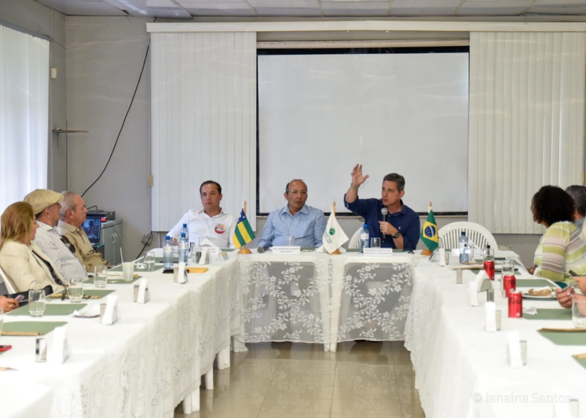 Rogério Carvalho debate formas para desenvolver a saúde de Sergipe e fala sobre novo hospital em Socorro - Foto: Janaína Santos | Assessoria Rogério Carvalho