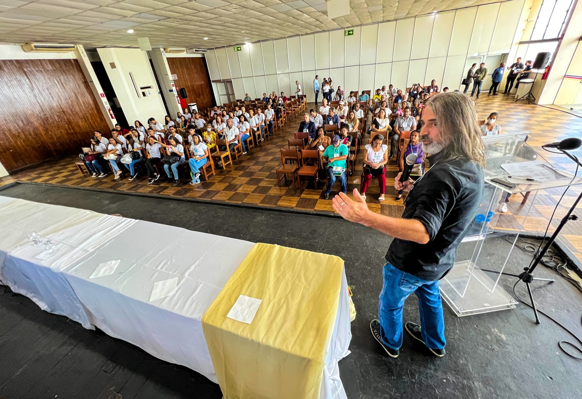Palestra de abertura com o pesquisador oceanólogo Jefferson Legat - Foto: Saulo Coelho | Embrapa