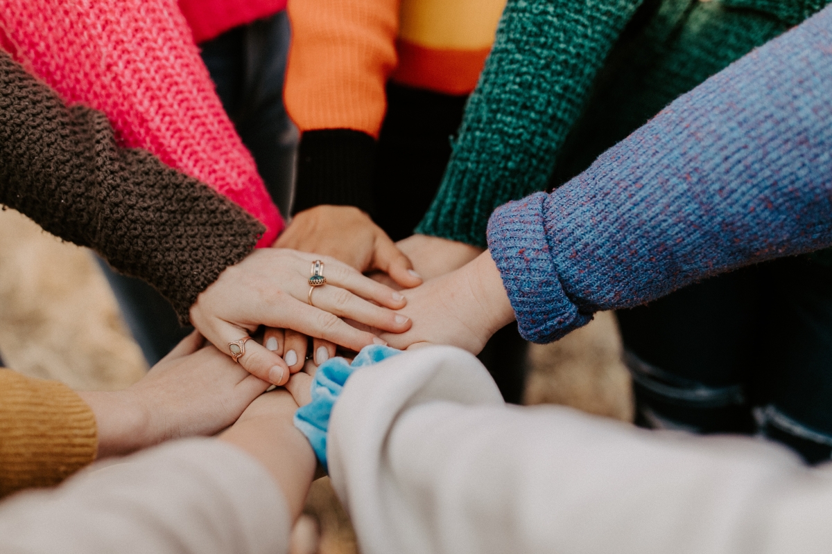 As empresas estão voltando o foco de seus processos seletivos para a diversidade, aumentando a pluralidade de suas equipes - Foto: Unsplash