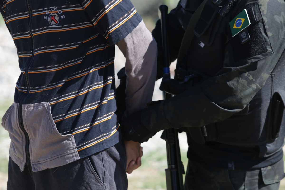 Polícia Civil cumpre mandado de prisão contra suspeito de aliciamento sexual pela internet - Foto: SSP/SE
