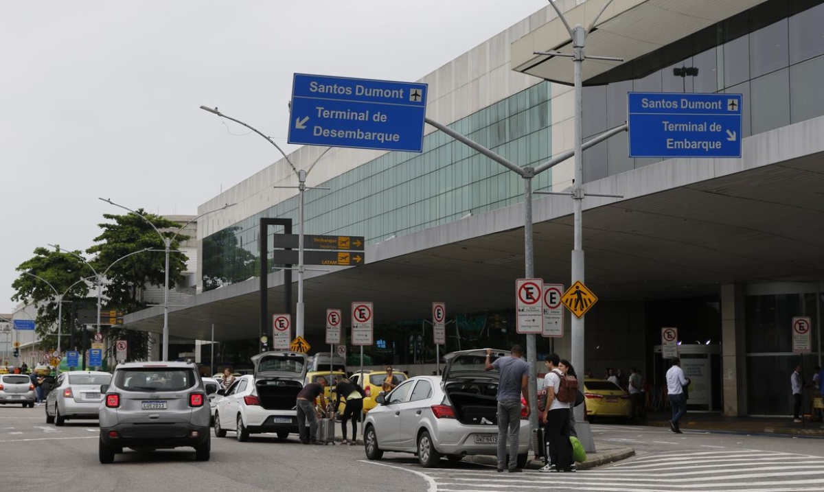 Movimento de passageiros no Aeroporto Santos Dumont no primeiro dia de greve dos aeronautas - Foto: Fernando Frazão | Agência Brasil