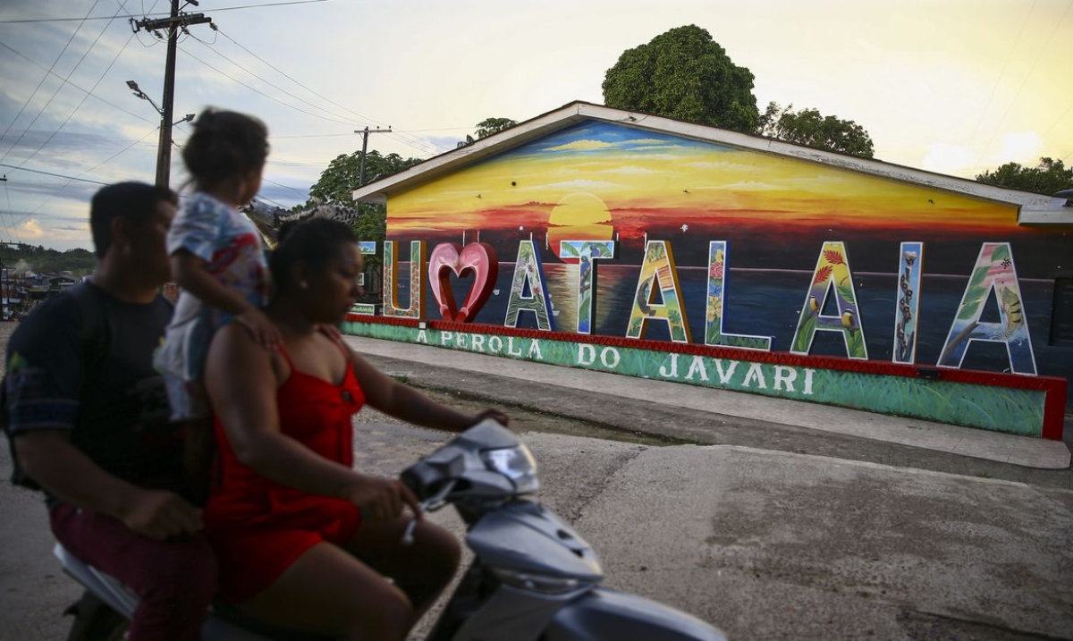 Rua do centro da Atalaia do Norte, no Vale do Javari - Foto: Marcelo Camargo | Agência Brasil