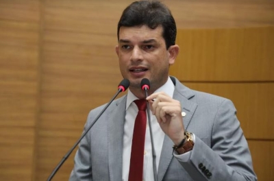 Deputado Paulo Júnior apresenta projeto para emissão de certidões em braile - Foto: Assessoria Paulo Júnior