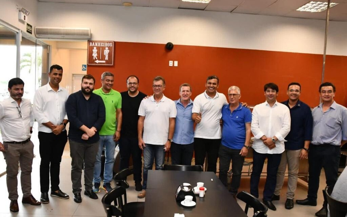 Senador Laércio Oliveira discute a implantação do Gás Natural Veicular (GNV) em Umbaúba - Foto: Site Laércio Oliveira