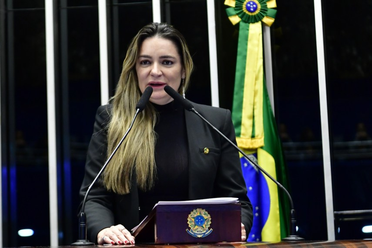 Senadora Augusta Brito agradece acordo com senador Carlos Viana, que retirou a sua emenda, permitindo a votação no Plenário - Foto: Waldemir Barreto | Agência Senado