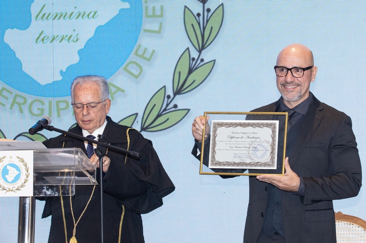 Arquiteto Ezio Déda toma posse na Academia Sergipana de Letras em prestigiada cerimônia - Foto: Márcio Dantas