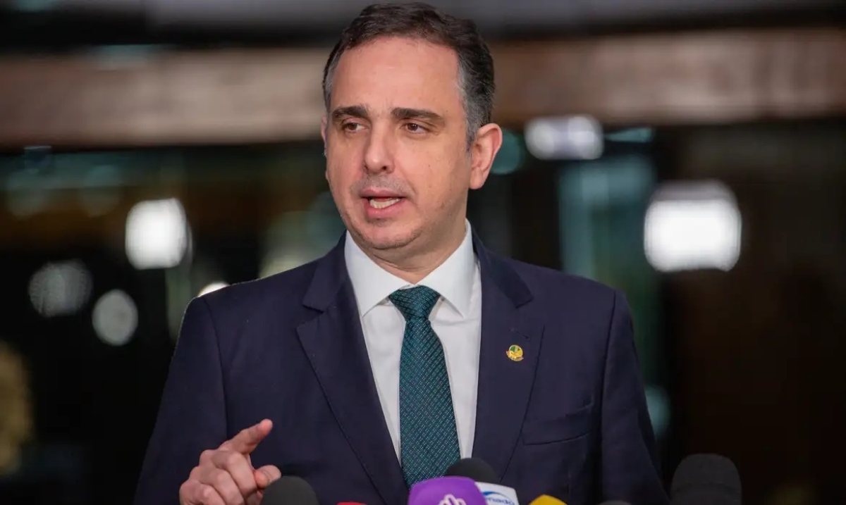 Brasília (DF), 01/06/2023 - O presidente do Senado, Rodrigo Pacheco, fala com a imprensa antes de ir ao plenário - Foto: Fabio Rodrigues-Pozzebom | Agência Brasil