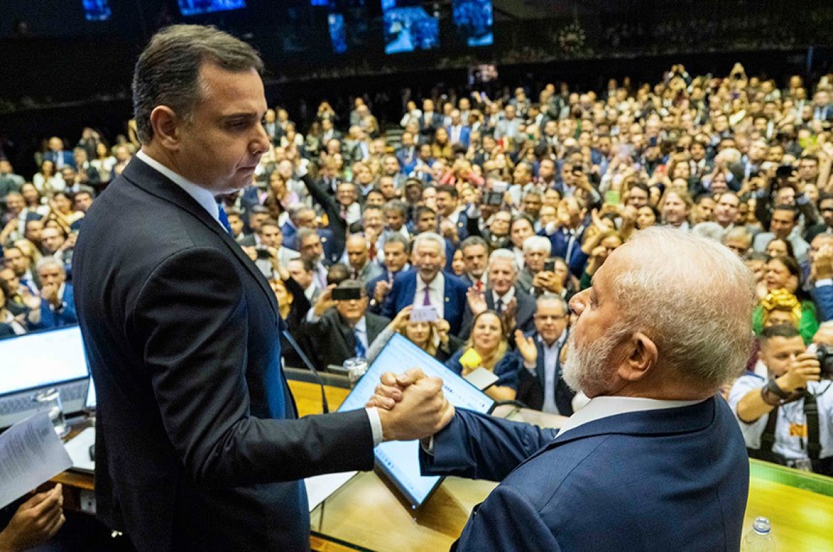 Pacheco com Lula: expectativa é que a modernização tributária simplifique a cobrança dos impostos sobre o consumo e leve ao crescimento econômico - Foto: Pedro Gontijo | Senado Federal