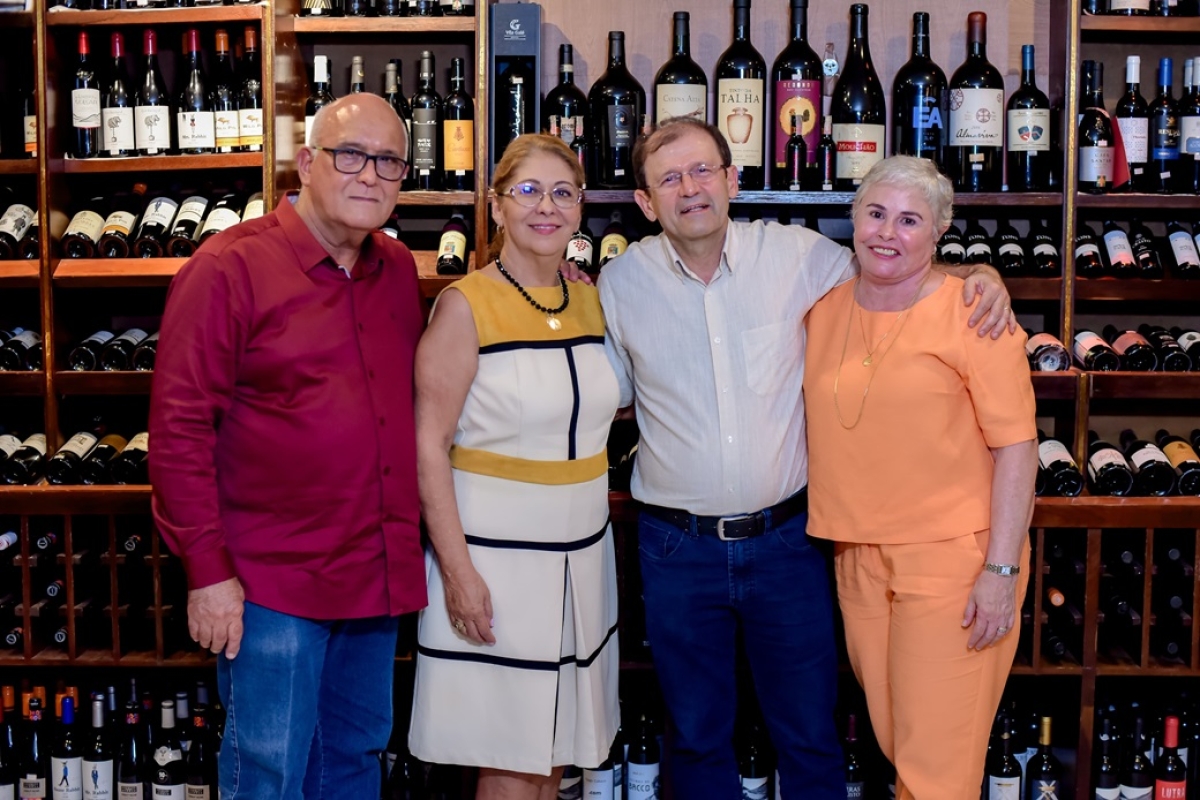 �? direita, Dr. Bráulio e esposa; à esquerda, Dr. Jorge e esposa - Foto: Eluzan Silva