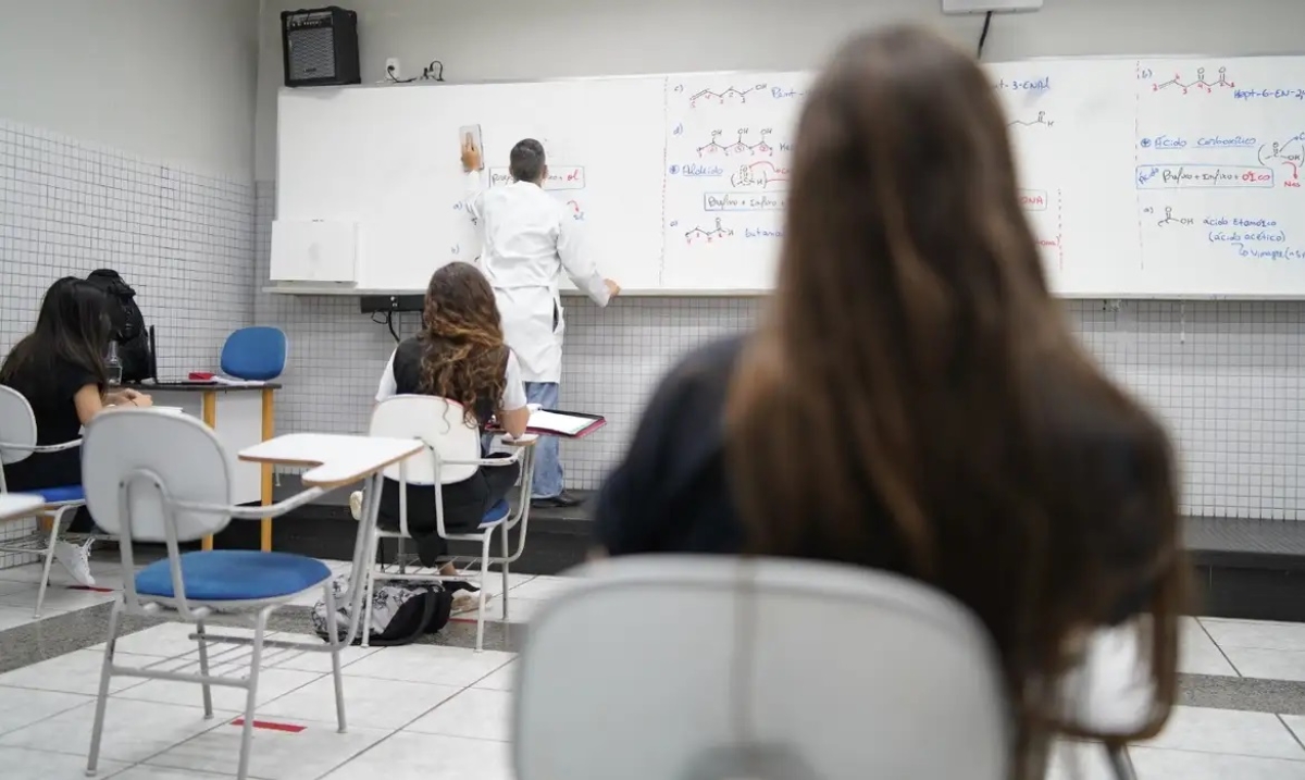 Alunos do Ensino Médio podem receber bolsa a partir de março - Foto: Studio Formatura | Galois