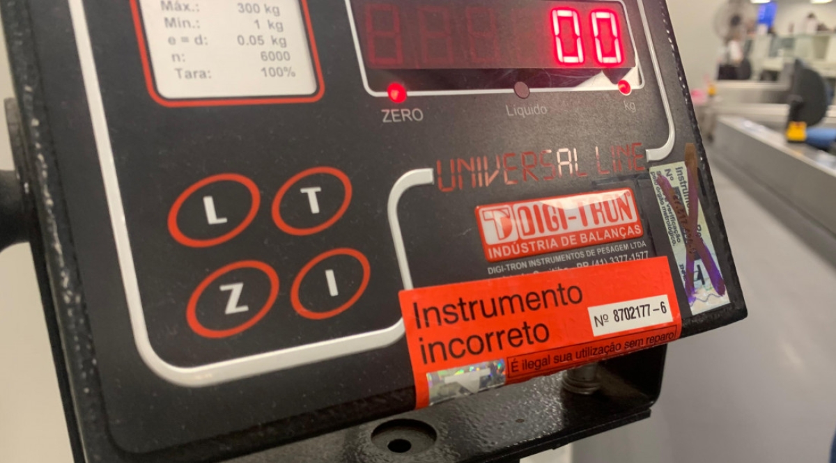 Alterações foram encontradas em balanças localizadas nos guichês de check-in de empresas
aéreas - Foto: Gabriel Ribeiro | Governo de Sergipe